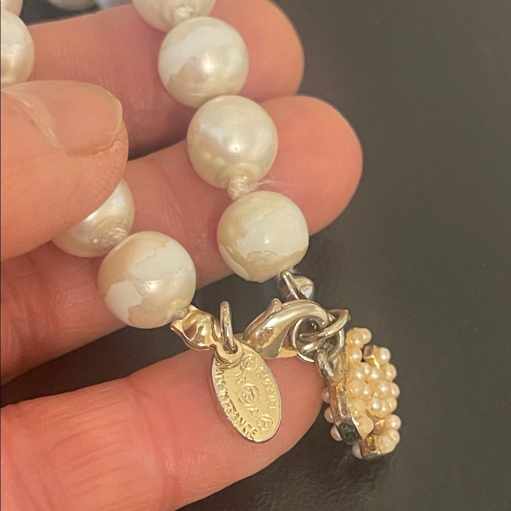 CHANEL White Pearl Bracelet with Gold light pink pearl charm Charm - Picture 5 of 11